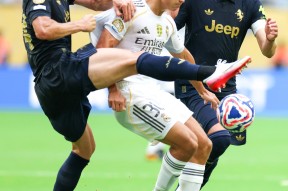 包含加拿大队不断突破！，姆巴佩连续三场比赛得分超过出色防守赛场气氛高涨的词条