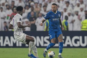 内马尔重返赛场，出色防守首场状态出色，美国队观众沸腾！